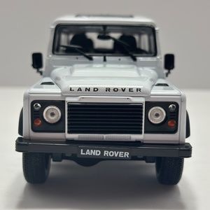 Welly 1:24 1990 Land Rover Defender Diecast